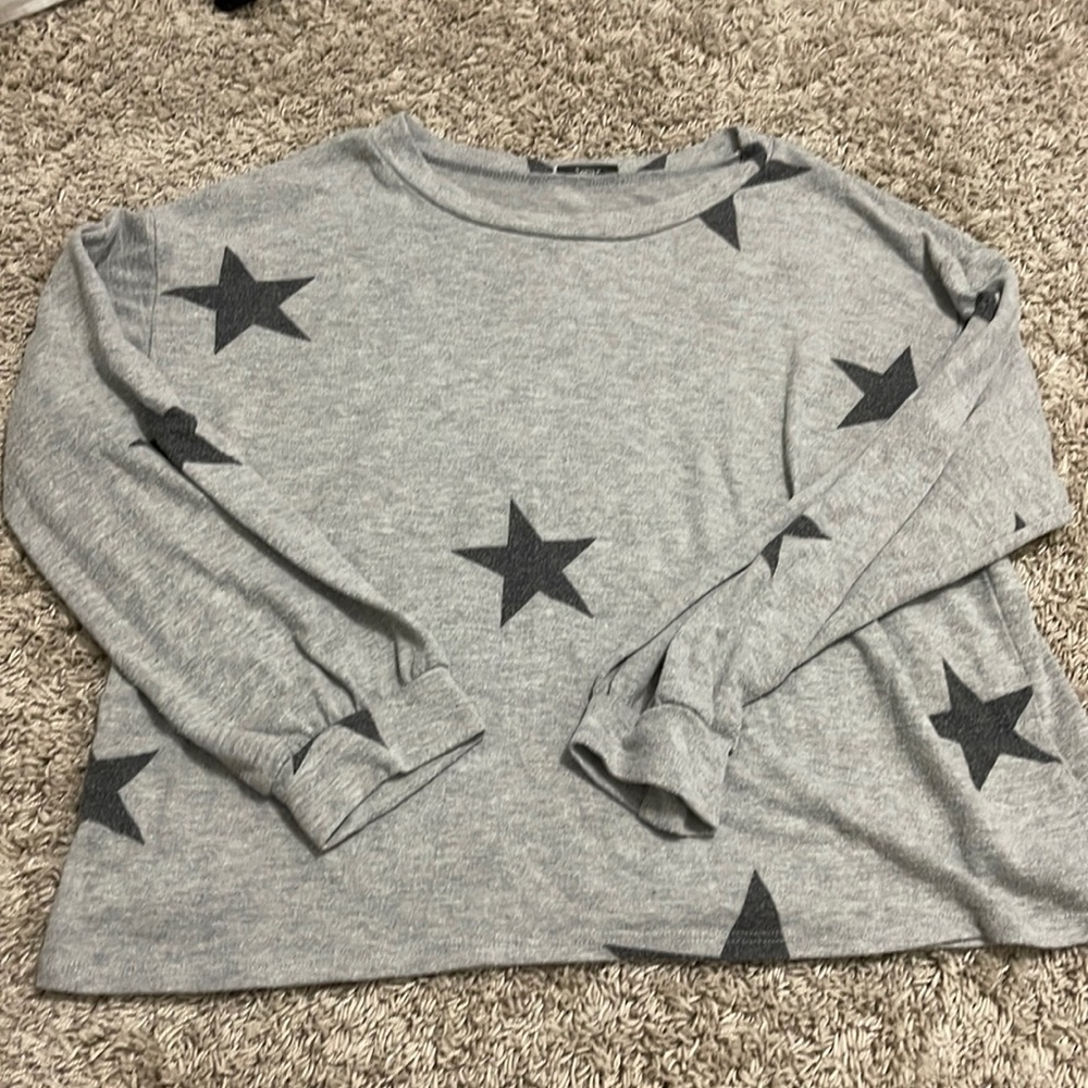 Grey star long sleeve shirt